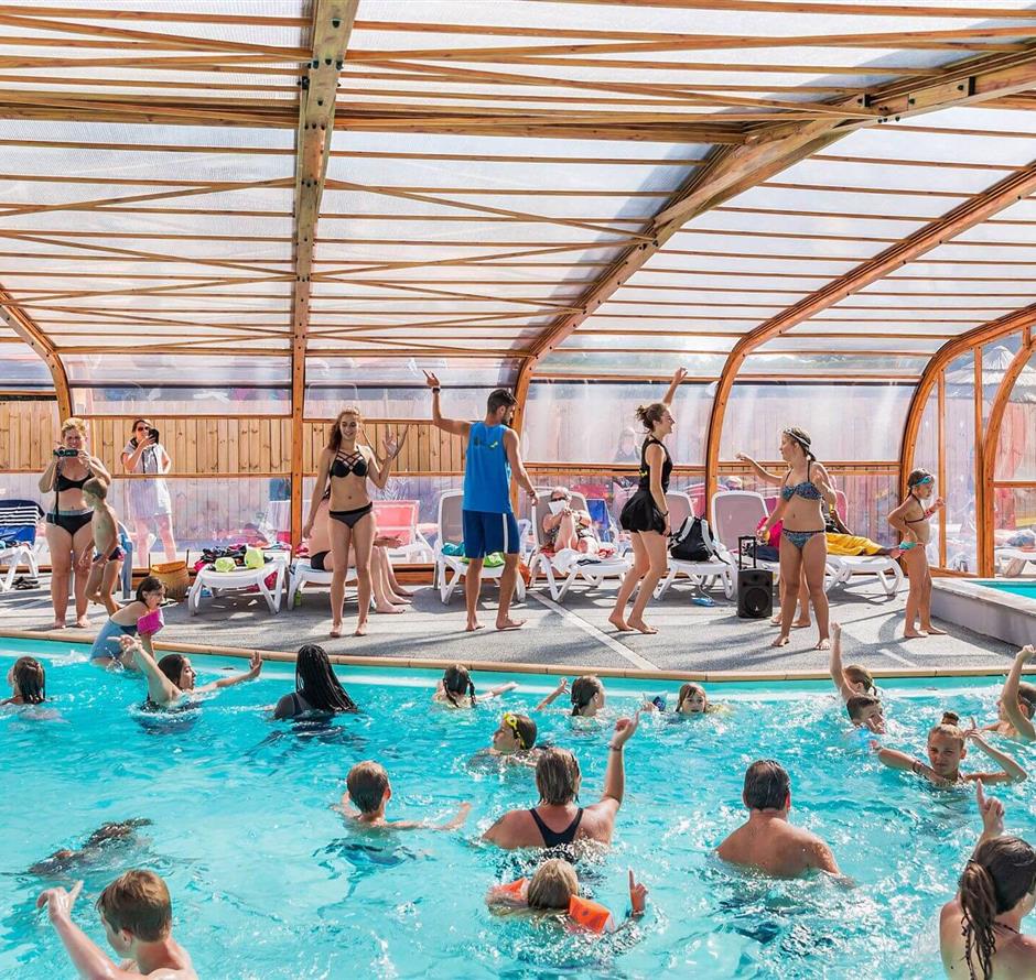 aquagym lessons in the indoor heated swimming pool - ST HILAIRE DE RIEZ CAMPSITE