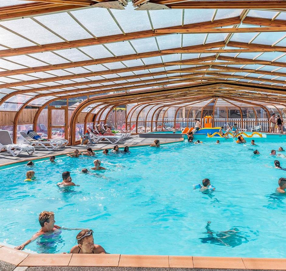 aquatic area with indoor heated swimming pool - ST HILAIRE DE RIEZ CAMPSITE