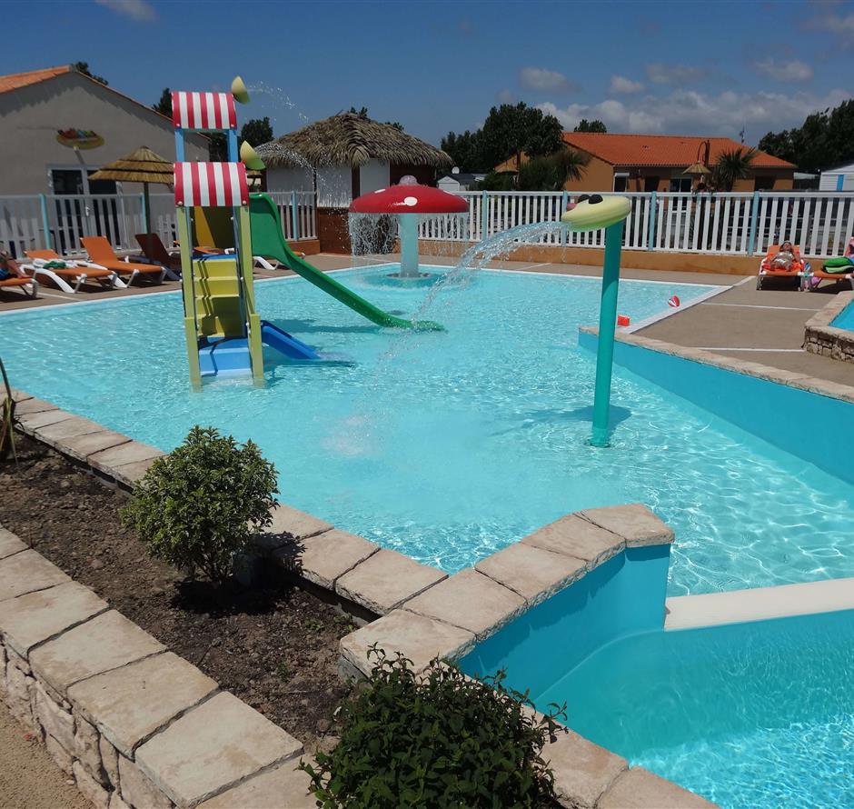 Water space 4-star campsite La Pomme de Pin in Saint Hilaire de Riez Vendée - ST HILAIRE DE RIEZ CAMPSITE