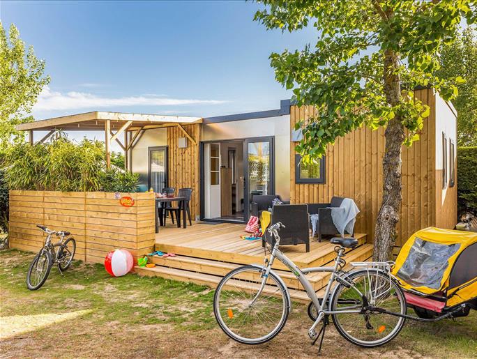 Luxury cottage in Vendée with covered swimming pool