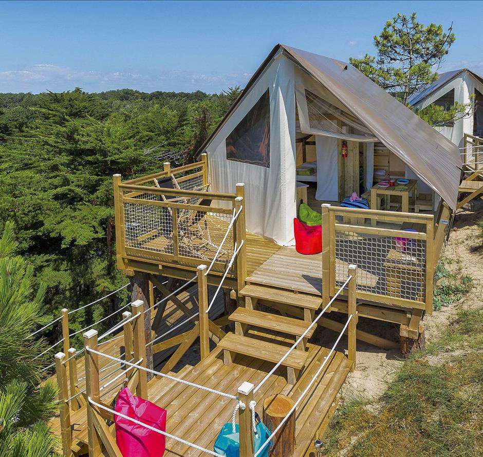 Tente Lodge 4 people campsite La Pomme de pin Saint Hilaire de Riez in Vendée - ST HILAIRE DE RIEZ CAMPSITE