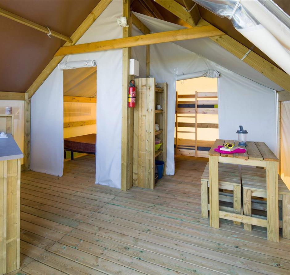 Tente Lodge 4 people campsite La Pomme de pin Saint Hilaire de Riez in Vendée - ST HILAIRE DE RIEZ CAMPSITE