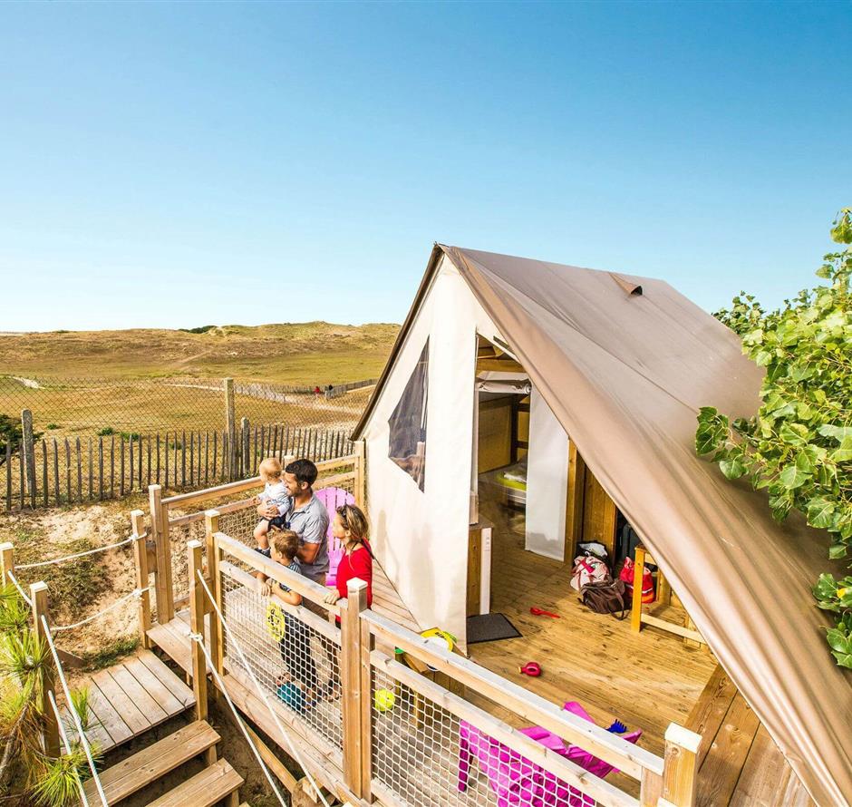Tente Lodge 4 people campsite La Pomme de pin Saint Hilaire de Riez in Vendée - ST HILAIRE DE RIEZ CAMPSITE