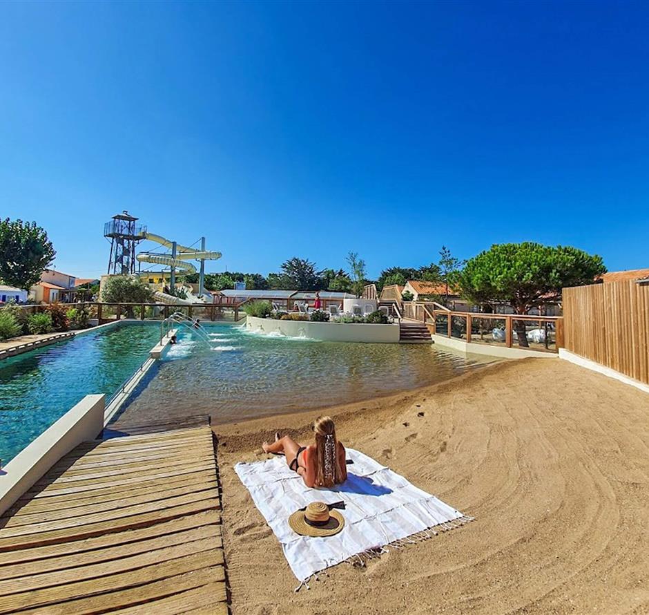 fine sand beach with balneotherapy area and swimming lane - ST HILAIRE DE RIEZ CAMPSITE
