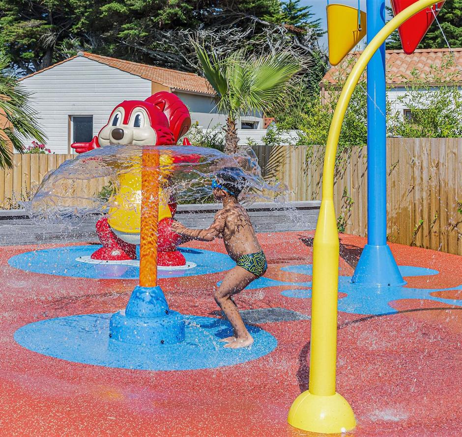 aquasplash, water games for children in st hilaire de riez - ST HILAIRE DE RIEZ CAMPSITE