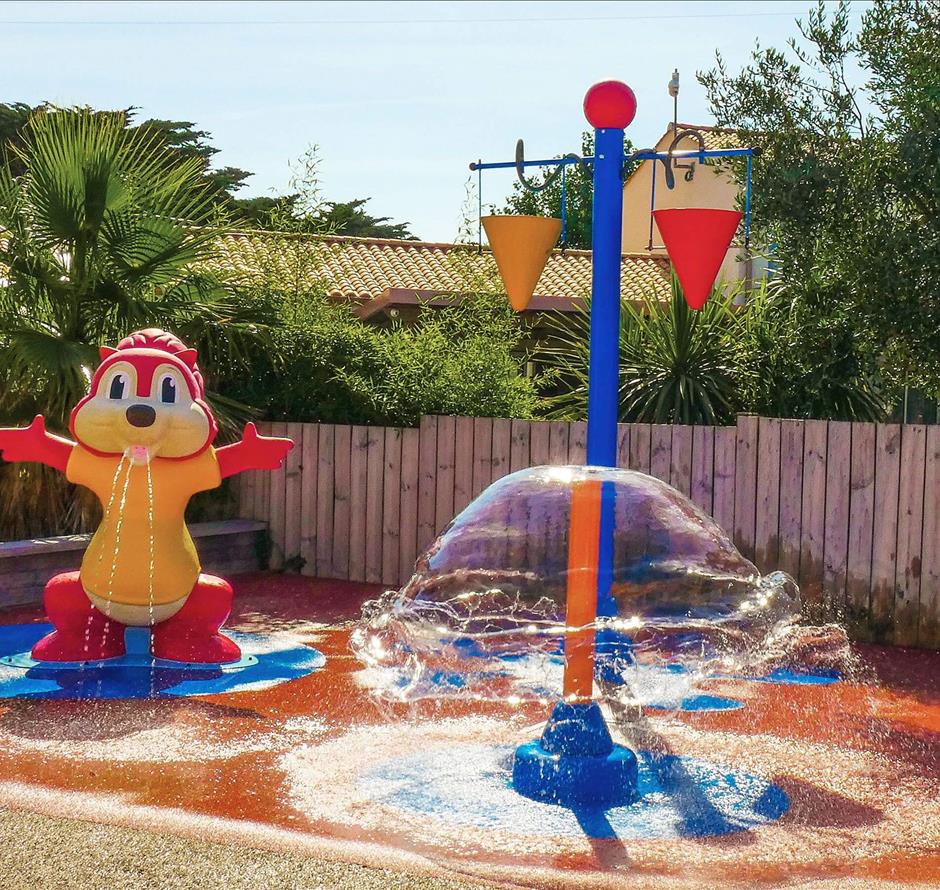 aquasplash, water games for children - ST HILAIRE DE RIEZ CAMPSITE