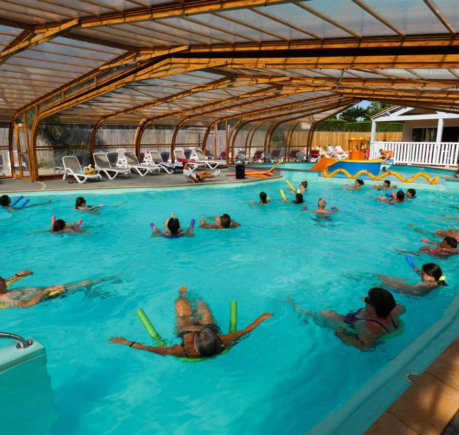aquagym lessons in the heated indoor swimming pool - ST HILAIRE DE RIEZ CAMPSITE