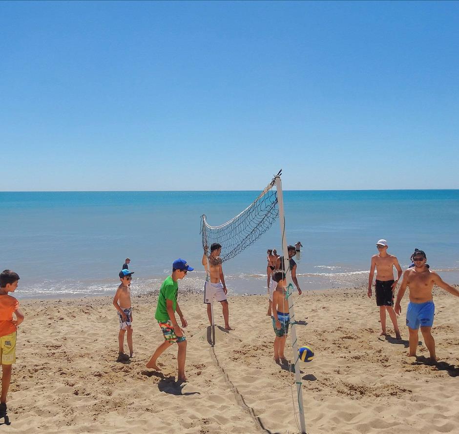 beach volleyball match in Saint Hilaire de Riez - ST HILAIRE DE RIEZ CAMPSITE