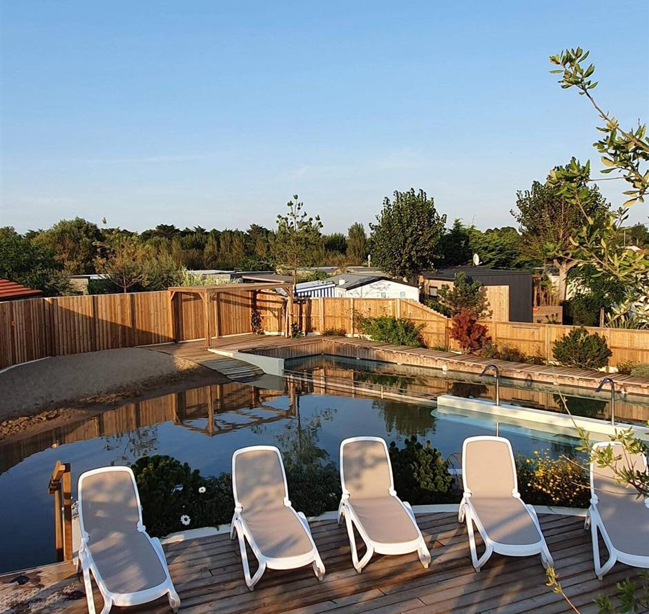 relaxation area with solarium in st hilaire de riez - ST HILAIRE DE RIEZ CAMPSITE