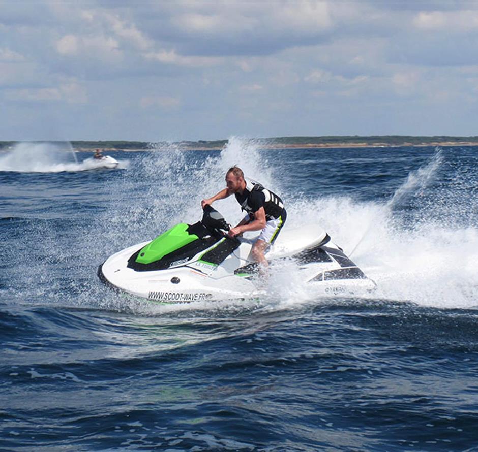 jet-ski in les Sables d'Olonne in Vendée - ST HILAIRE DE RIEZ CAMPSITE