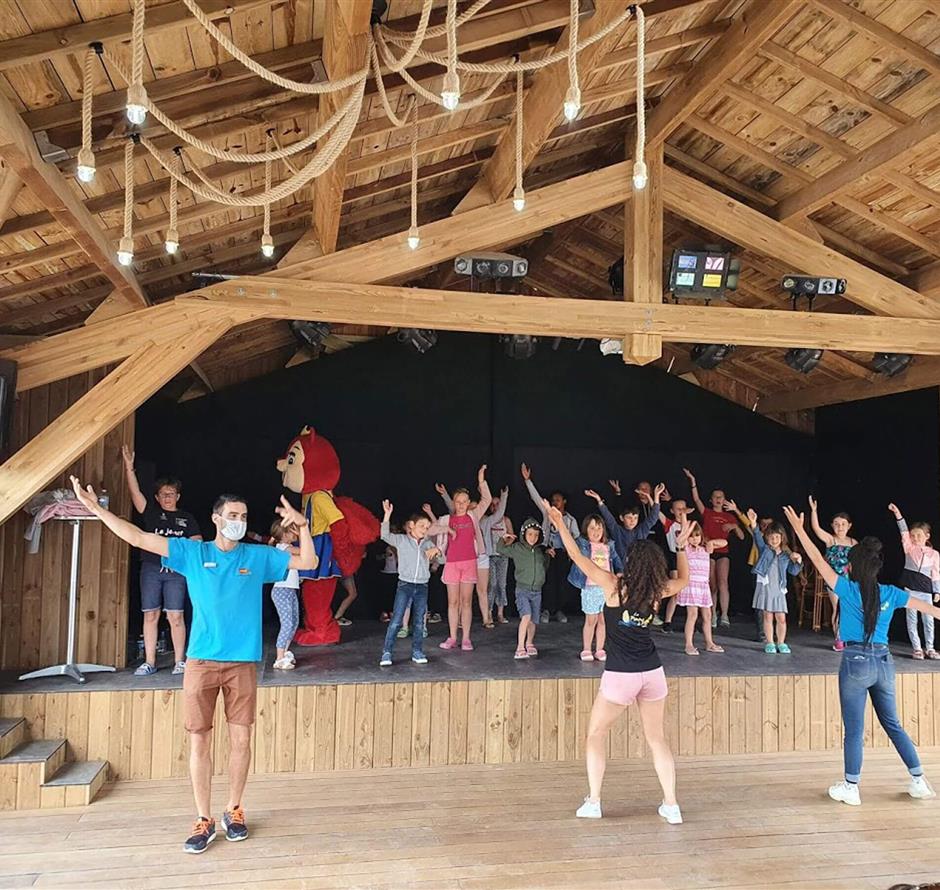 kids dance show - ST HILAIRE DE RIEZ CAMPSITE