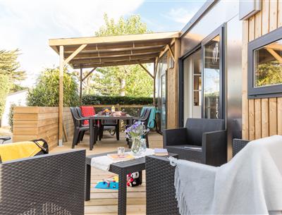 Luxury cottage in Vendée with covered swimming pool