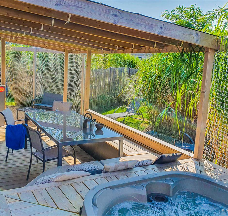 Premium cottage with a private spa fo 5 persons in Vendée - ST HILAIRE DE RIEZ CAMPSITE