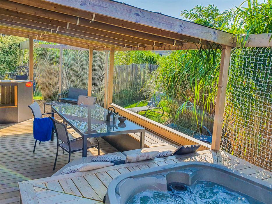 Premium cottage with a private spa fo 5 persons in Vendée - ST HILAIRE DE RIEZ CAMPSITE