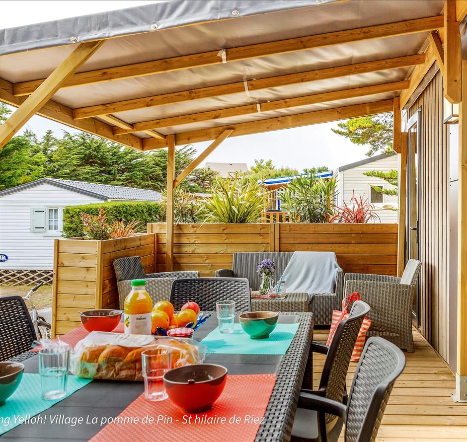 Covered terrace near the sea, Vendée campsite - ST HILAIRE DE RIEZ CAMPSITE
