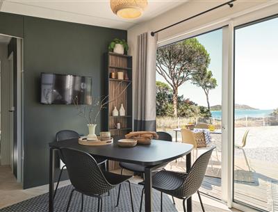 Luxury cottage for 6 people on a campsite with direct beach access