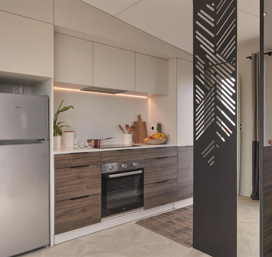 Large fitted kitchen in a mobile home on a campsite in Vendée - ST HILAIRE DE RIEZ CAMPSITE