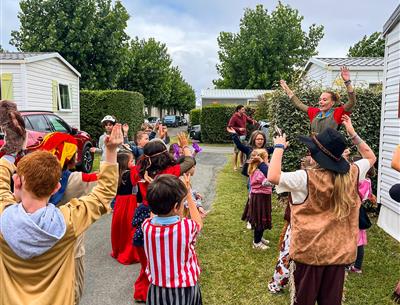 Funfair with the children's club at the Pomme de Pin campsite