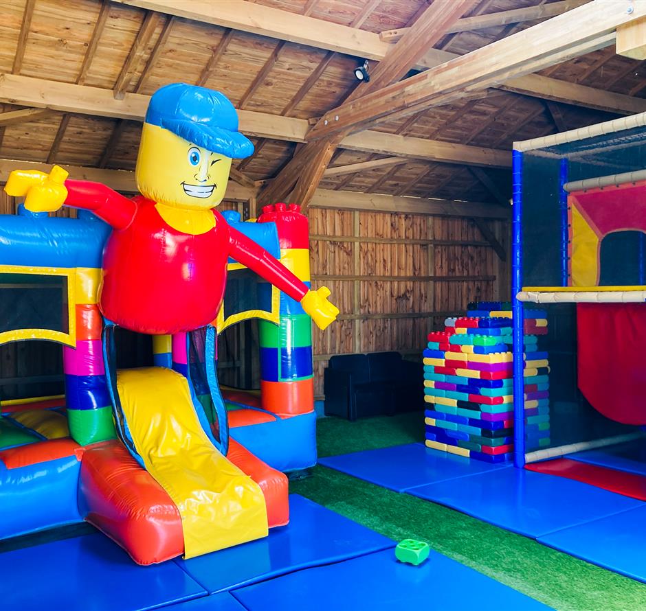 Camping La Pomme de Pin games room - ST HILAIRE DE RIEZ CAMPSITE