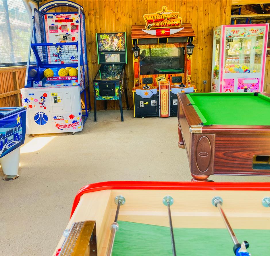Arcade games at St Hilaire de Riez campsite - ST HILAIRE DE RIEZ CAMPSITE