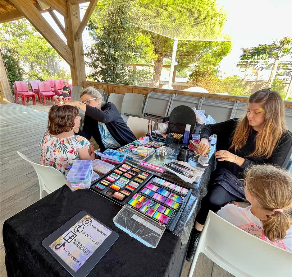 make-up activity for children - ST HILAIRE DE RIEZ CAMPSITE