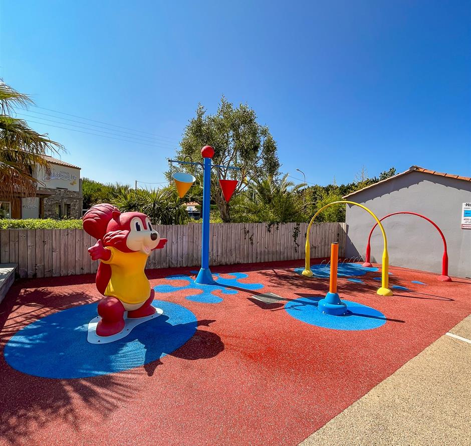 aquaslapsh swimming pool 5-star campsite La Pomme de Pin - ST HILAIRE DE RIEZ CAMPSITE