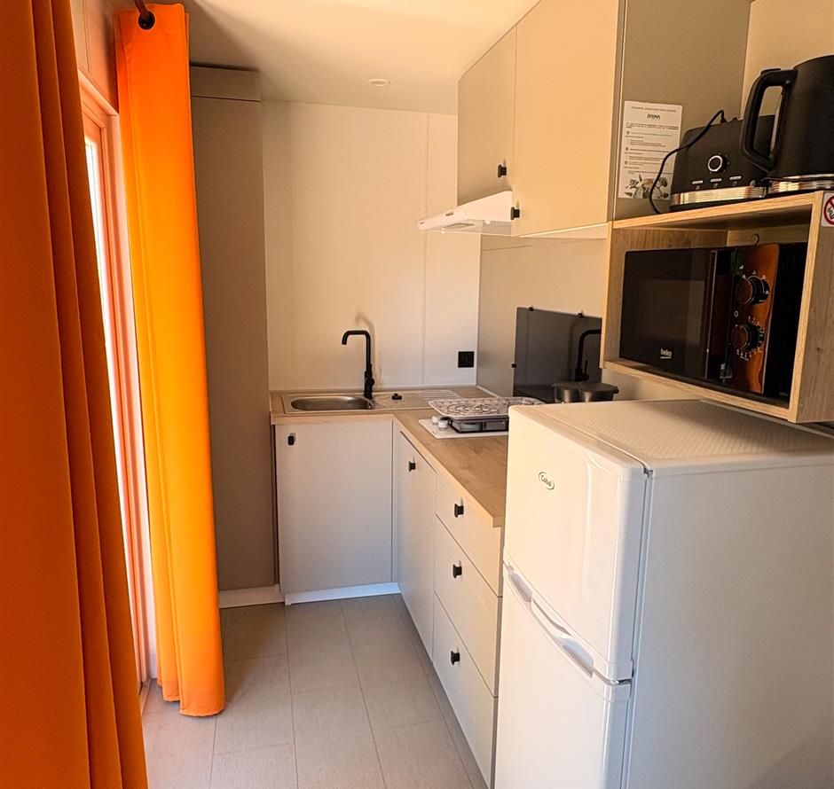 Fully equipped kitchen with dishwasher in a 5-star campsite - ST HILAIRE DE RIEZ CAMPSITE