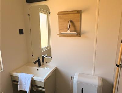 Luxurious and bright bathroom at a campsite in St-Hilaire-de-Riez